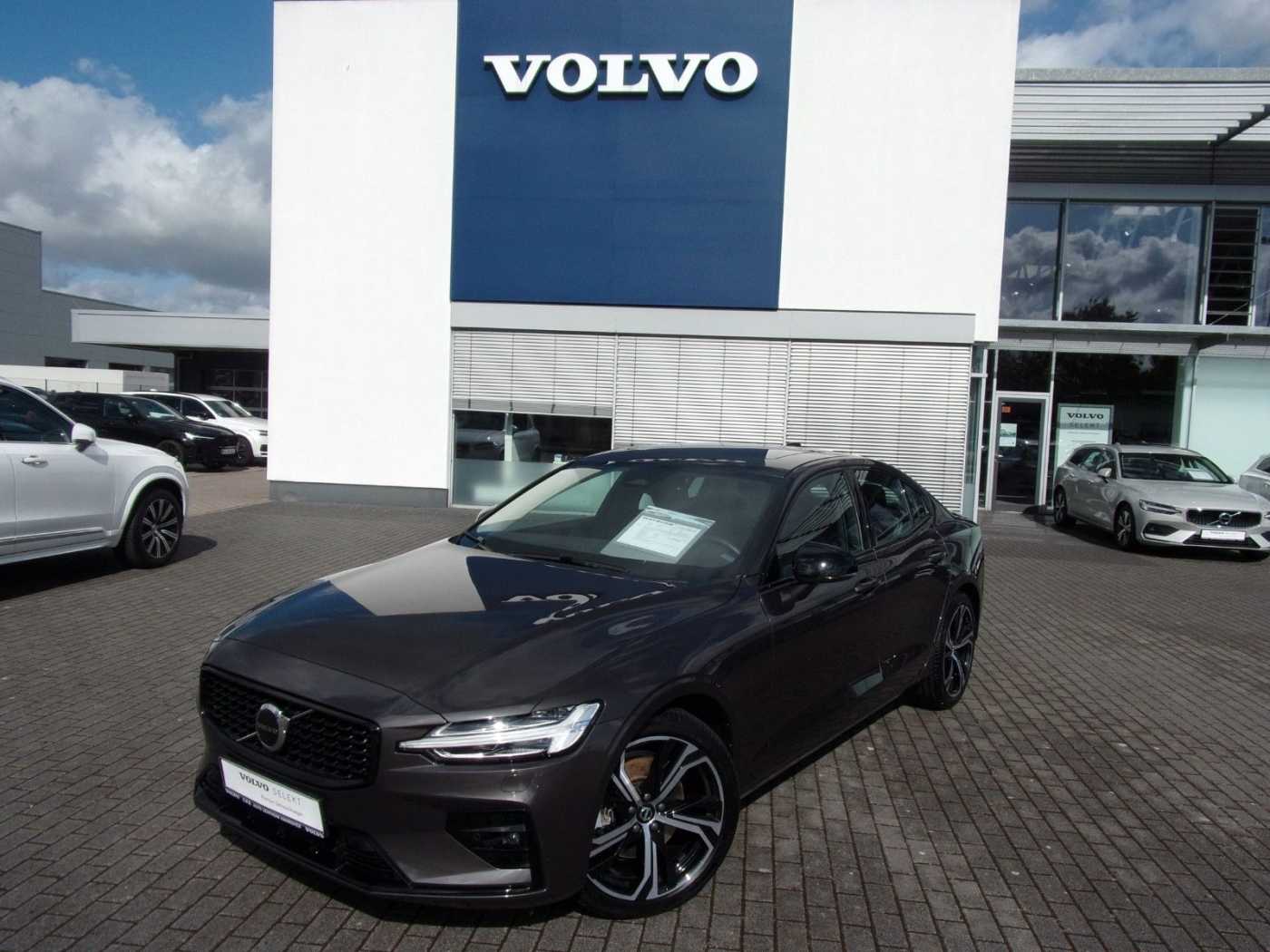 Volvo  B4 Lim. Plus Dark