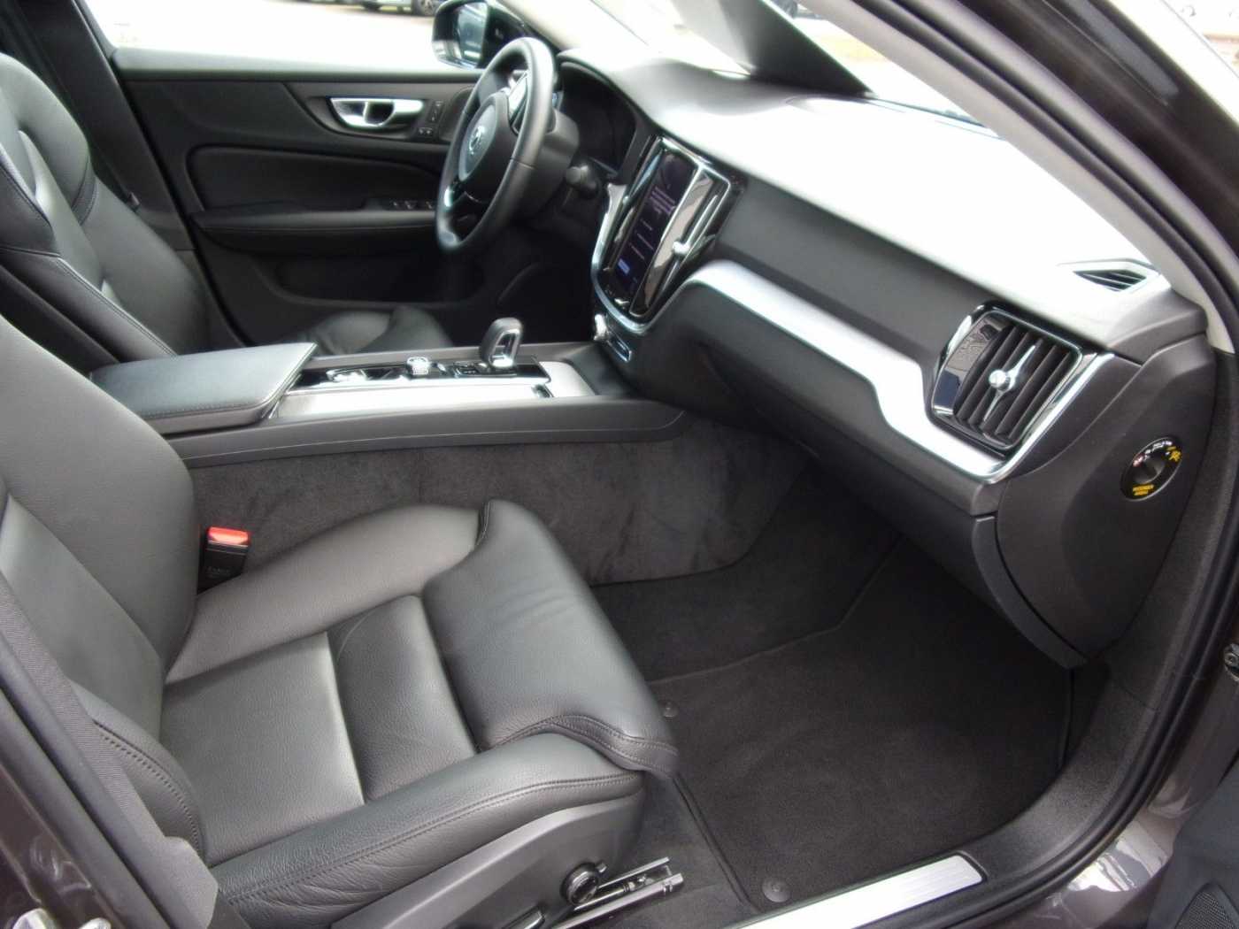 Volvo  B4 Lim. Plus Dark