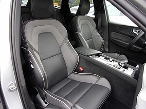 Volvo  B4 Ultimate Dark AWD