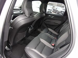Volvo  B4 Ultimate Dark AWD