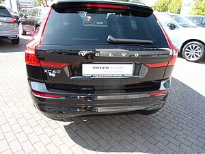 Volvo  B4 Momentum Pro 2WD