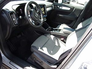Volvo  B3 Plus Dark 2WD