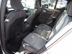 Volvo  B3 Plus Dark 2WD
