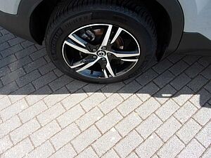 Volvo  B3 Plus Dark 2WD