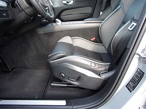 Volvo  B4 Plus Dark 2WD