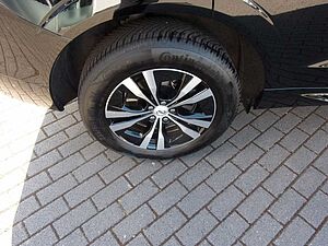 Volvo  B4 Momentum Pro 2WD