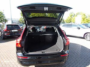 Volvo  B4 Momentum Pro 2WD