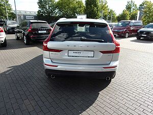 Volvo  B4 FWD AT Momentum Pro 2WD