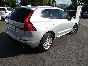 Volvo  B4 FWD AT Momentum Pro 2WD