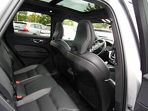Volvo  B4 Plus Dark 2WD