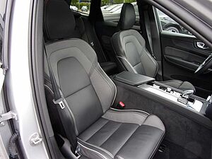 Volvo  B4 Plus Dark 2WD