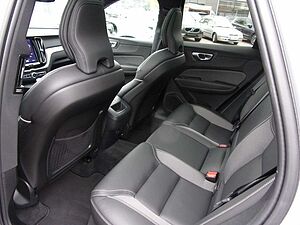Volvo  B4 Plus Dark 2WD
