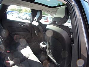 Volvo  B4 Momentum Pro AWD
