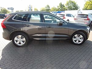 Volvo  B4 Momentum Pro AWD