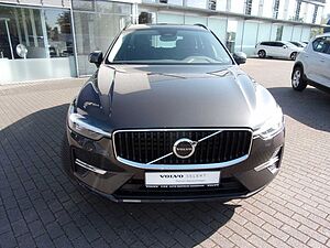 Volvo  B4 Momentum Pro AWD