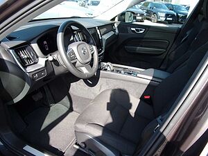 Volvo  B4 Momentum Pro AWD
