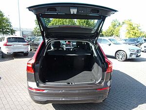 Volvo  B4 Momentum Pro AWD