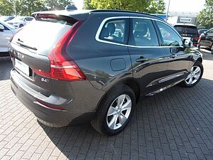 Volvo  B4 Momentum Pro AWD