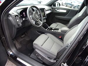 Volvo  B3  Plus Dark 2WD