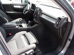 Volvo  T2 Momentum Pro 2WD