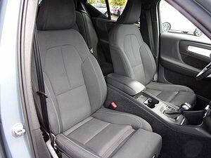 Volvo  T2 Momentum Pro 2WD