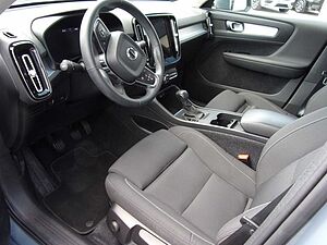 Volvo  T2 Momentum Pro 2WD