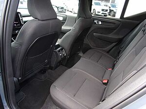 Volvo  T2 Momentum Pro 2WD