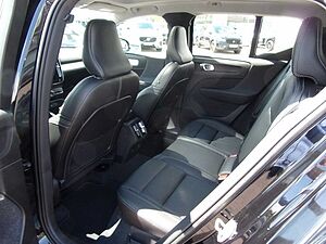 Volvo  T3 Momentum Pro 2WD