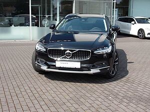 Volvo  B4  AWD Plus