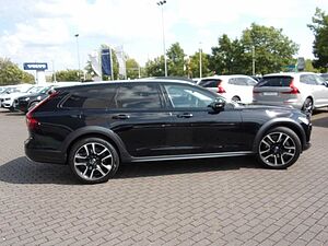 Volvo  B4  AWD Plus