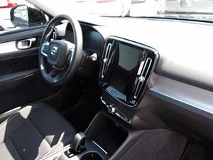 Volvo  Momentum Pro AWD