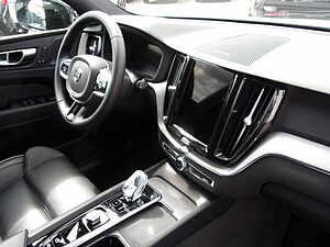 Volvo  B4 Plus Dark 2WD