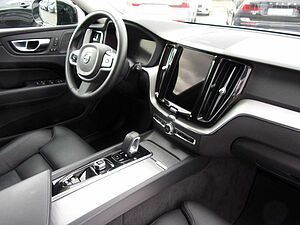 Volvo  XC60 Plus Dark 2WD