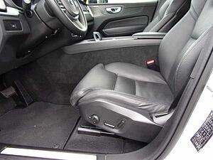 Volvo  XC60 Plus Dark 2WD
