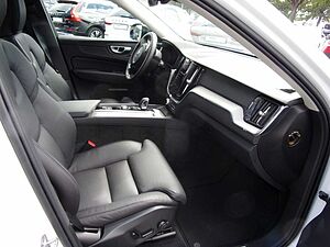 Volvo  B4 Plus Dark 2WD