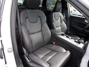 Volvo  B4 Plus Dark 2WD