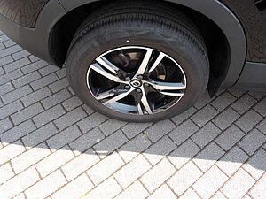 Volvo  B3 Plus Dark 2WD