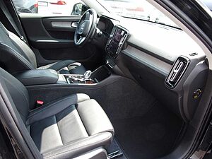 Volvo  B3 Plus Dark 2WD