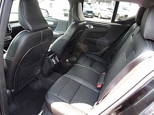 Volvo  B3 Plus Dark 2WD