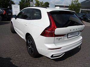 Volvo  B4  R Design 2WD