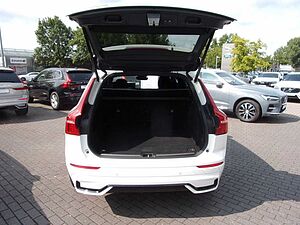 Volvo  B4  R Design 2WD