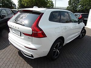 Volvo  B4  R Design 2WD