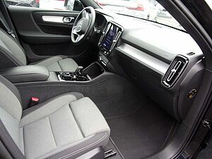 Volvo  B3 Plus Dark 2WD