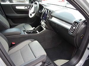 Volvo  B3 Plus Dark 2WD