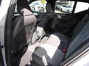 Volvo  B3 Plus Dark 2WD