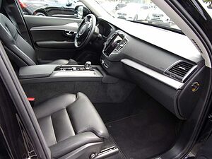 Volvo  B5 Momentum Pro AWD