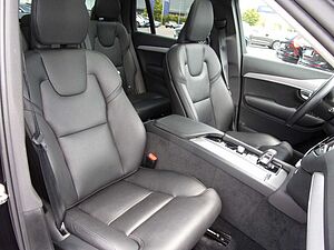 Volvo  B5 Momentum Pro AWD