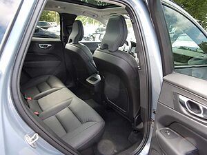 Volvo  B4 Plus Dark 2WD