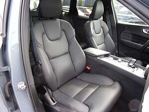 Volvo  B4 Plus Dark 2WD