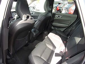 Volvo  B4 Plus Dark 2WD